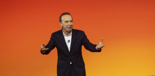 Palinsesti Rai 2026-2027 tra novità e tante conferme: nel prime time di Rai1 torna Benigni
