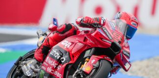 Marc Marquez show al Sachsenring: vince la sprint davanti a Bezzecchi e partirà dalla pole