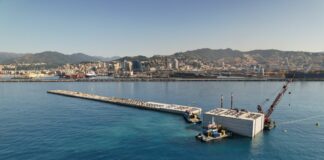 Diga Genova, affondato decimo cassone e completata prima metà colonne