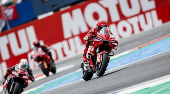 Marc Marquez vince ad Assen davanti a Bezzecchi e Bagnaia