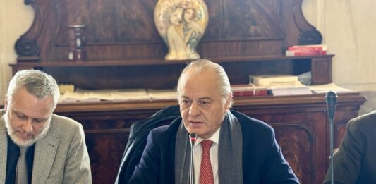 Cracolici allo Zen di Palermo “Impegno di tutti per non lasciare le periferie alla mafia”