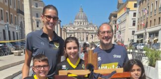 La croce olimpica e paralimpica nella sede di Athletica Vaticana
