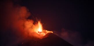 Nuova fase eruttiva dell’Etna, attività esplosiva al Cratere di Sud-Est