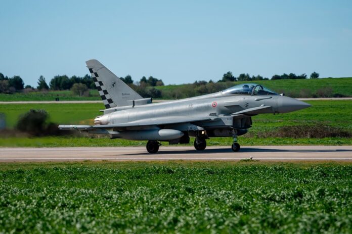 Eurofighter F-2000 (1)