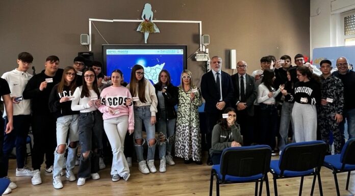 Navigare in rete e usare i social con responsabilità e consapevolezza. Consegnati i patentini digitali a 24 studenti del Liceo TRED “Vittorini” di Gela