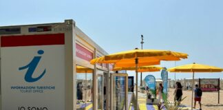 Friuli-Venezia Giulia, Bini presenta il nuovo beach infopoint a Lignano Sabbiadoro