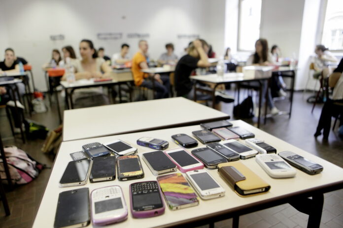 Cellulari scuole superiori