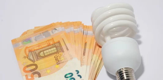 Nel 2025 in Italia emissioni e consumi energetici fermi ai valori del 2024