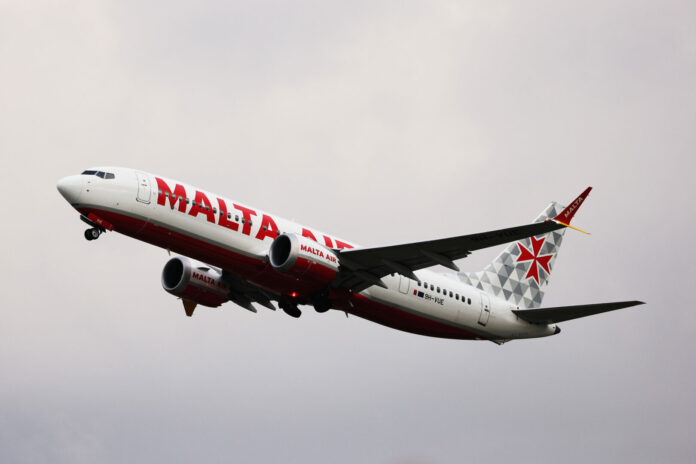 Cinisi, la Boeing invita tutte le compagnie a controllare i Boeing 737 max 800, dopo aver trovato un bullone mancante nel timone di coda