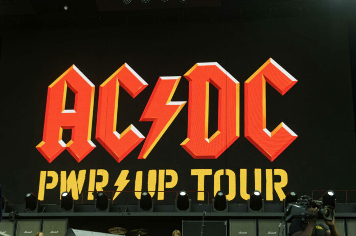 Parigi, AC/DC in concerto all'ippodromo di Longchamp