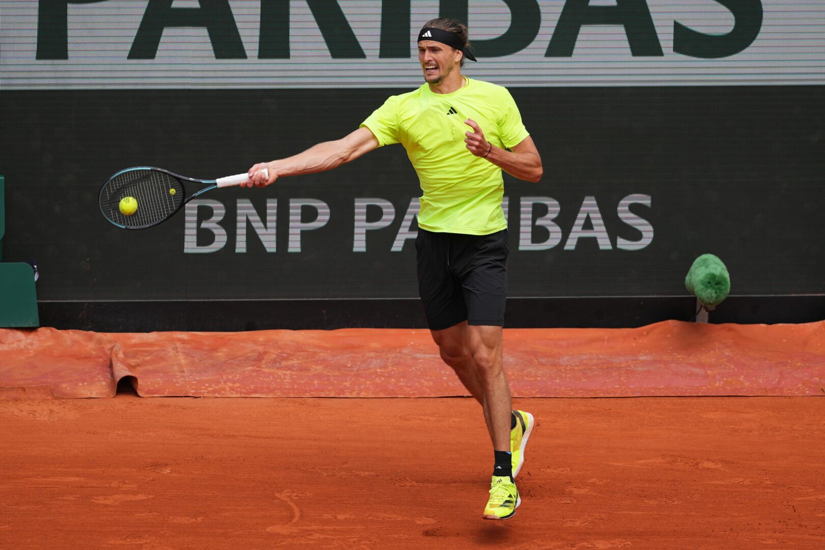 Zverev ai quarti del Roland Garros, attesa per Djokovic. Errani-Paolini ai quarti