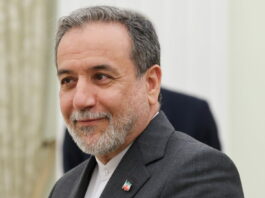 إيران تهدد بهجمات مدمرة.. ومضيق هرمز مغلق بالنسبة لسفن الدول المعتدية