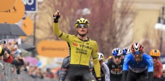 Kooij vince l’ultima tappa del Giro d’Italia, a Roma si celebra il trionfo di Simon Yates