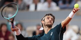 Musetti si ritira nel quarto set, Alcaraz primo finalista del Roland Garros