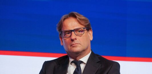 Liguria, Scajola “Nel 2026 treni gratis per studenti under 19 e sconti del 50% per gli under 26”