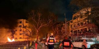 Tra Iran e Israele proseguono gli attacchi incrociati, Trump valuta l’attacco