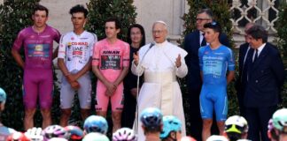Papa Leone XIV incontra i ciclisti del Giro d’Italia “Siete un esempio per i giovani”