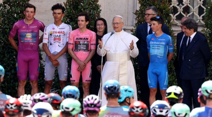 Papa Leone XIV incontra i ciclisti del Giro d’Italia “Siete un esempio per i giovani”