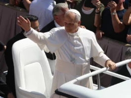 Il Papa a Monaco “Ostentazione della forza e logica della prevaricazione compromettono la pace”. Attiviste contro la corrida bloccano la papamobile, arrestate