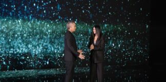 Laura Pausini al fianco di Robbie Williams per il primo inno ufficiale della Fifa