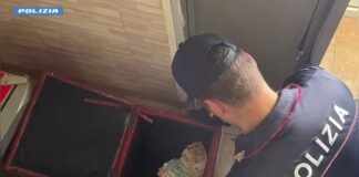 “Drug room” scoperta a Catania, quattro denunce e immobile sequestrato