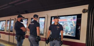 Furti in metropolitana a Roma, due borseggiatori arrestati dalla task force della Polizia
