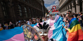 Il Pride vietato da Orban sfila a Budapest, tensioni con l’ultradestra