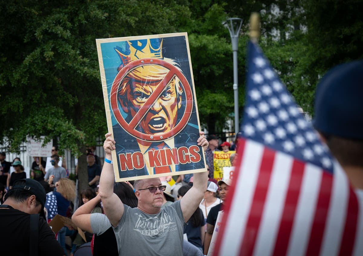 Nel 250° anniversario dell’esercito Usa gli oppositori di Trump scendono in piazza
