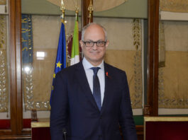 Roma, armato di fucile minaccia sui social Gualtieri. Il sindaco “Continua il nostro impegno contro le mafie”