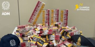 Sardegna, trovato in aeroporto con 4,2 chili di sigarette di contrabbando