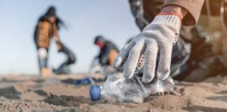 Pulizia delle spiagge in Calabria, pubblicato l’avviso per l’erogazione di contributi ai Comuni costieri