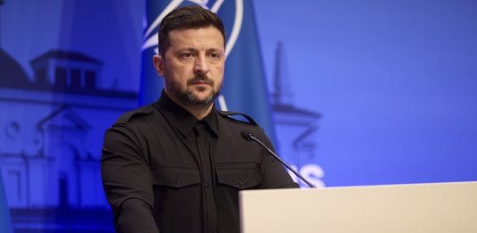 Zelensky “Europa frammentata, deve parlare con una sola voce. Negli emirati trilaterale Ucraina-Russia-Usa”