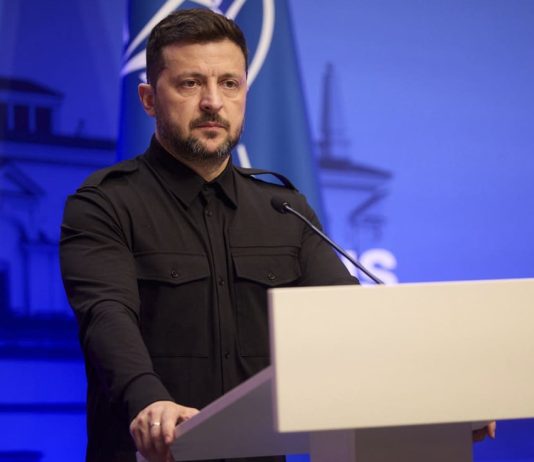 Zelensky “Europa frammentata, deve parlare con una sola voce. Negli emirati trilaterale Ucraina-Russia-Usa”