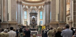 Milano si stringe nell’ultimo saluto ad Arnaldo Pomodoro