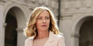 Meloni ai neoassunti nell’Intelligence “Da voi un atto d’amore per l’Italia” / Video