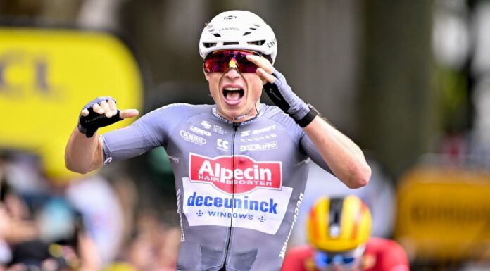 Philipsen vince la prima tappa del Tour, Ganna ritirato