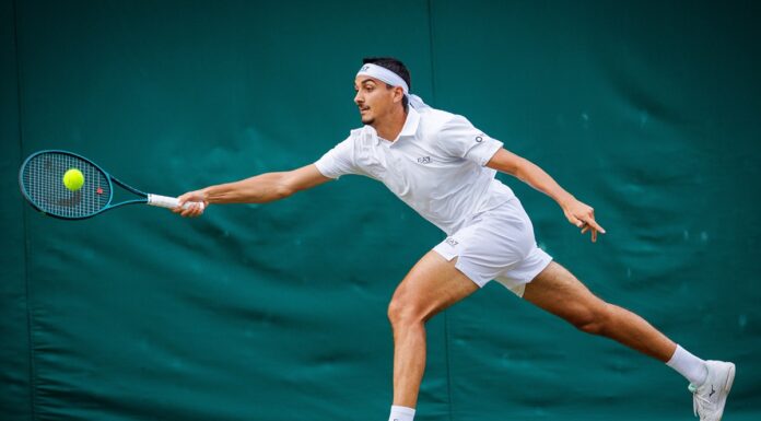 Anche Sonego agli ottavi di Wimbledon, battuto Nakashima in cinque ore