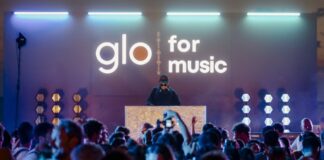 “glo for music”, a Fregene esibizione live a sorpresa di Tananai