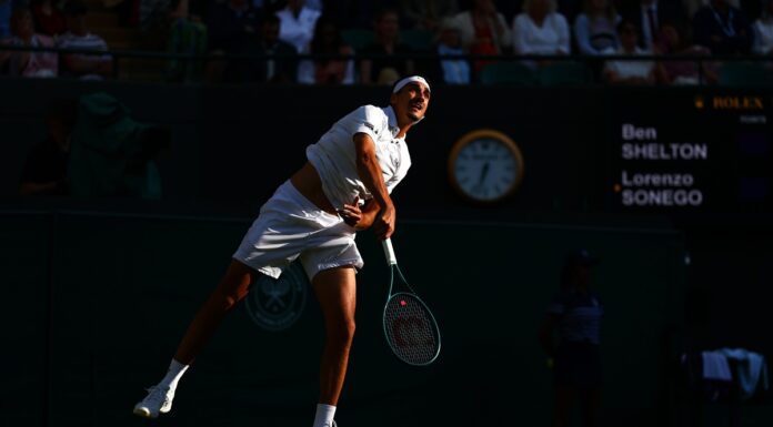 Sonego eliminato a Wimbledon, ai quarti va Shelton