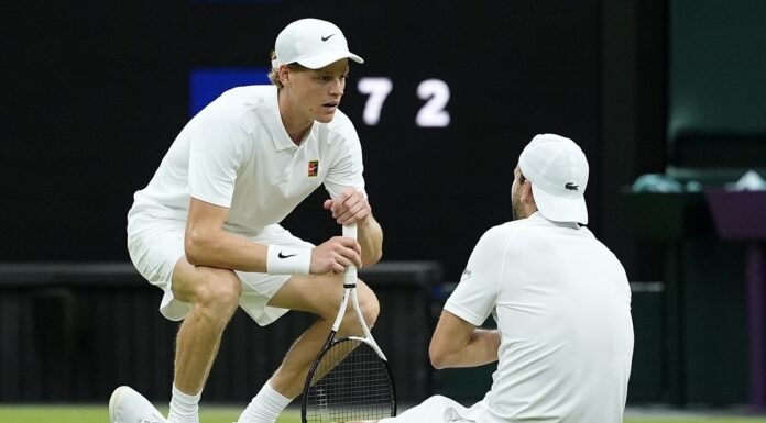 Sinner ai quarti di Wimbledon, Dimitrov si ritira al terzo set