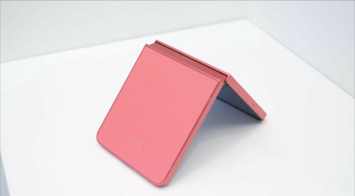 Samsung lancia la nuova generazione di pieghevoli e potenzia l’IA