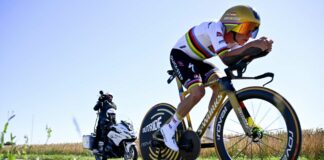 Evenepoel domina la crono al Tour, Pogacar in maglia gialla