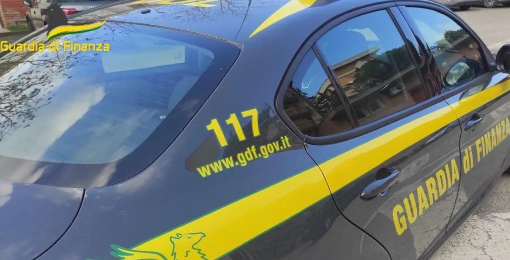 Sorrento, 16 misure cautelari nei confronti di ex sindaco e funzionari