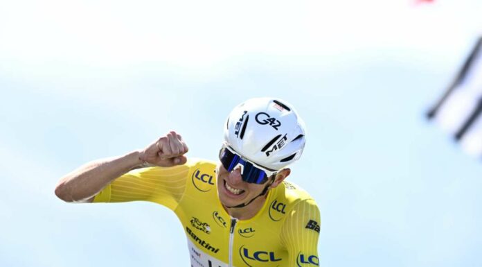 Pogacar vince la cronoscalata e consolida la maglia gialla al Tour