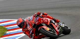 Marc Marquez vince la sprint di Brno, Bastianini sul podio