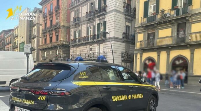 Napoli, lotta alla contraffazione. Sequestrati oltre 18 mila articoli