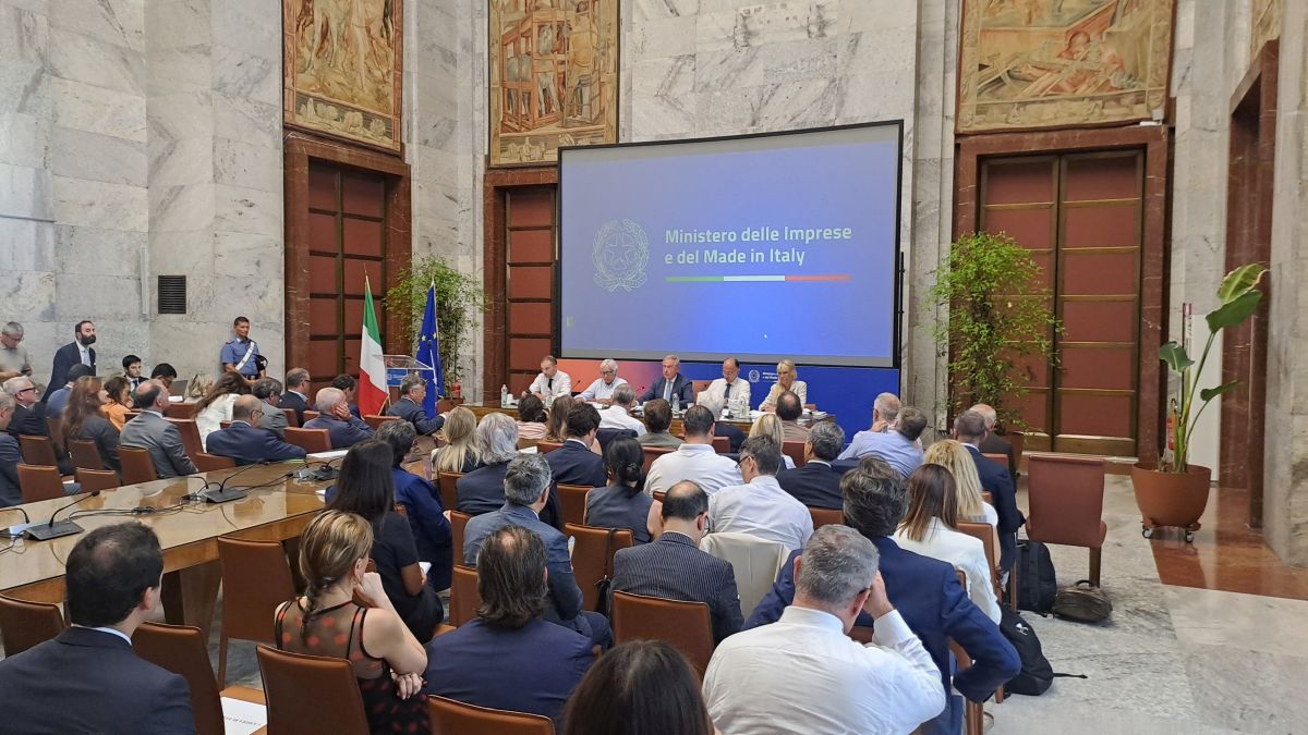 geronimo it spaccio-disostanze-stupefacentila-polizia-di-statoesegue-due-catture-arrestata-una-truffatrice-in-esecuzione-di-un-mandato-di-arresto-europeo-A63926 016
