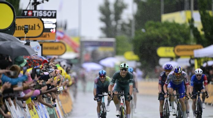 Secondo timbro al Tour per Milan, sprint vincente nella 17^ tappa