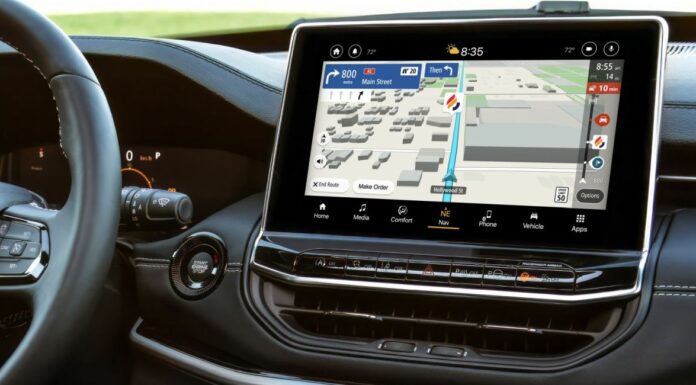 Stellantis e 4screen migliorano servizi di mobilità in tempo reale