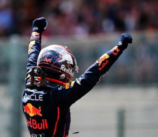 F1, Max Verstappen rinnova con la Red Bull sino al 2030